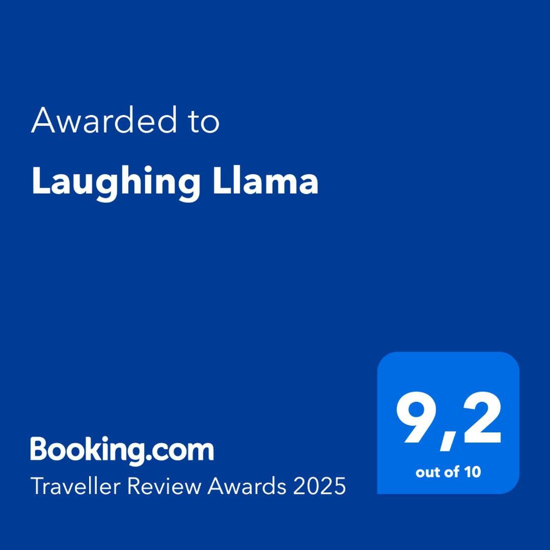 Laughing Llama Vernon Exterior photo